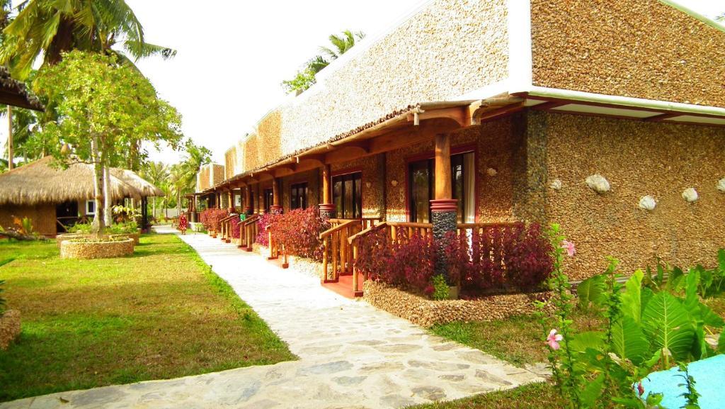 Cooper'S Beach Resort Lucbuan Exteriör bild