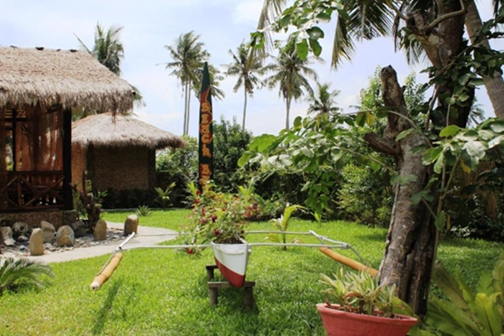 Cooper'S Beach Resort Lucbuan Exteriör bild