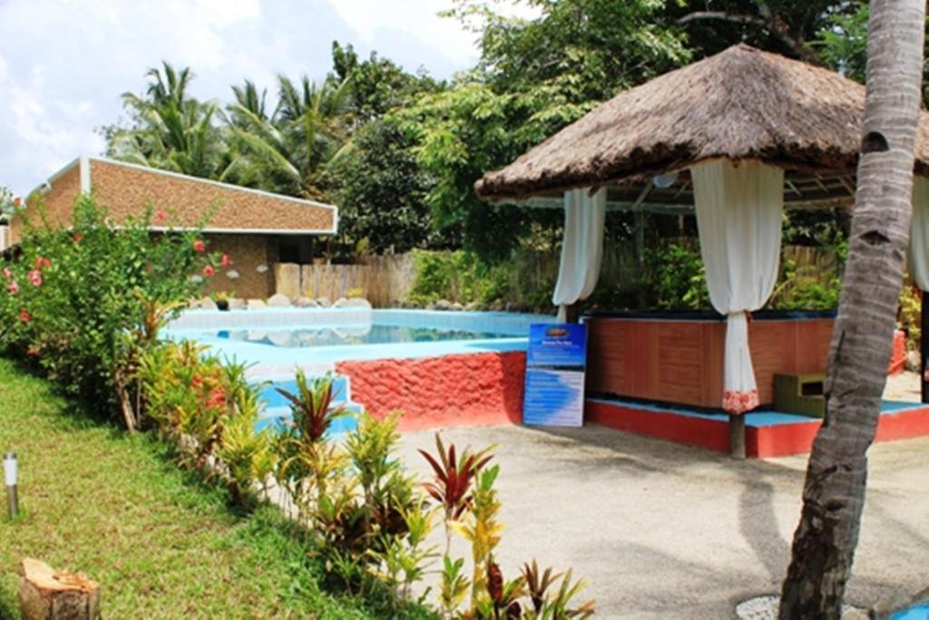 Cooper'S Beach Resort Lucbuan Exteriör bild