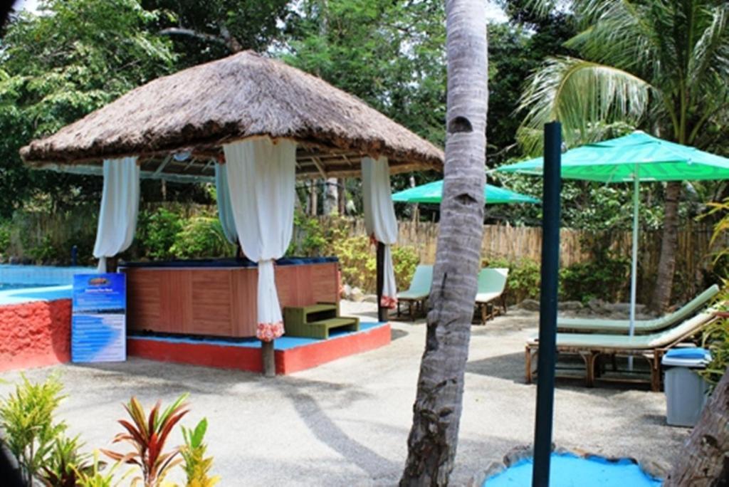 Cooper'S Beach Resort Lucbuan Exteriör bild