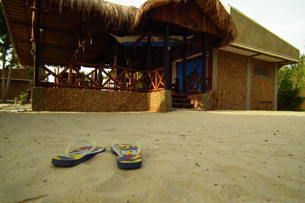 Cooper'S Beach Resort Lucbuan Exteriör bild