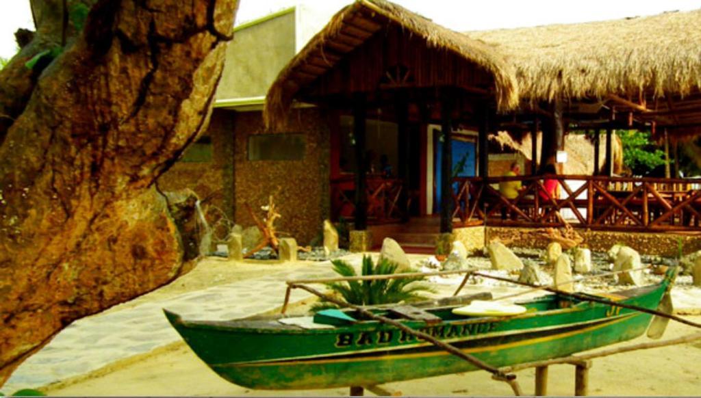 Cooper'S Beach Resort Lucbuan Exteriör bild