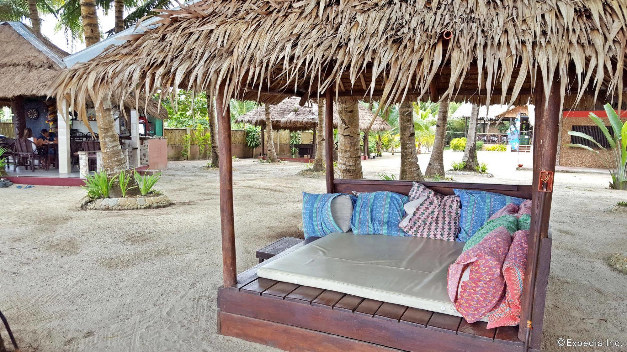 Cooper'S Beach Resort Lucbuan Exteriör bild