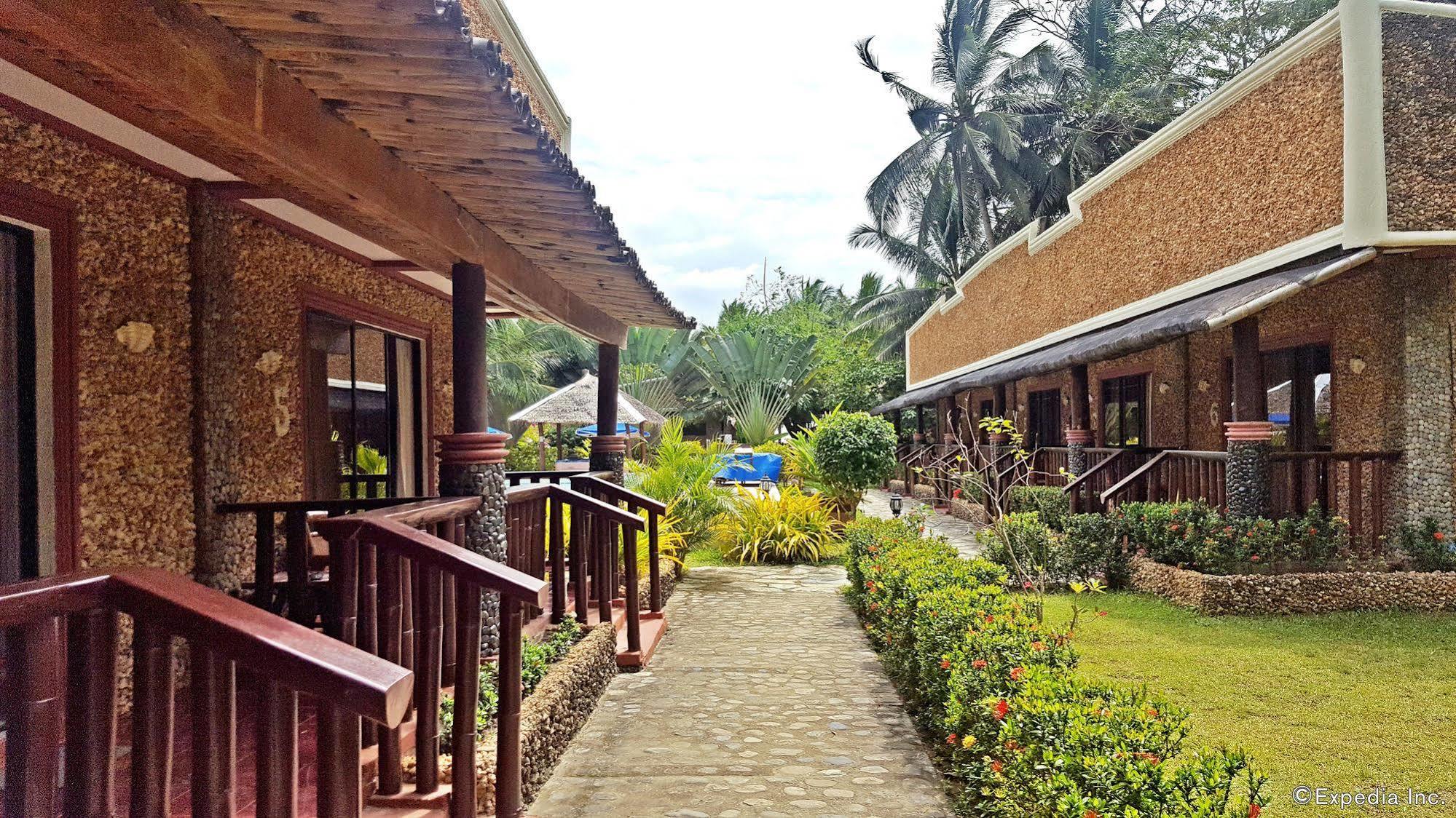 Cooper'S Beach Resort Lucbuan Exteriör bild