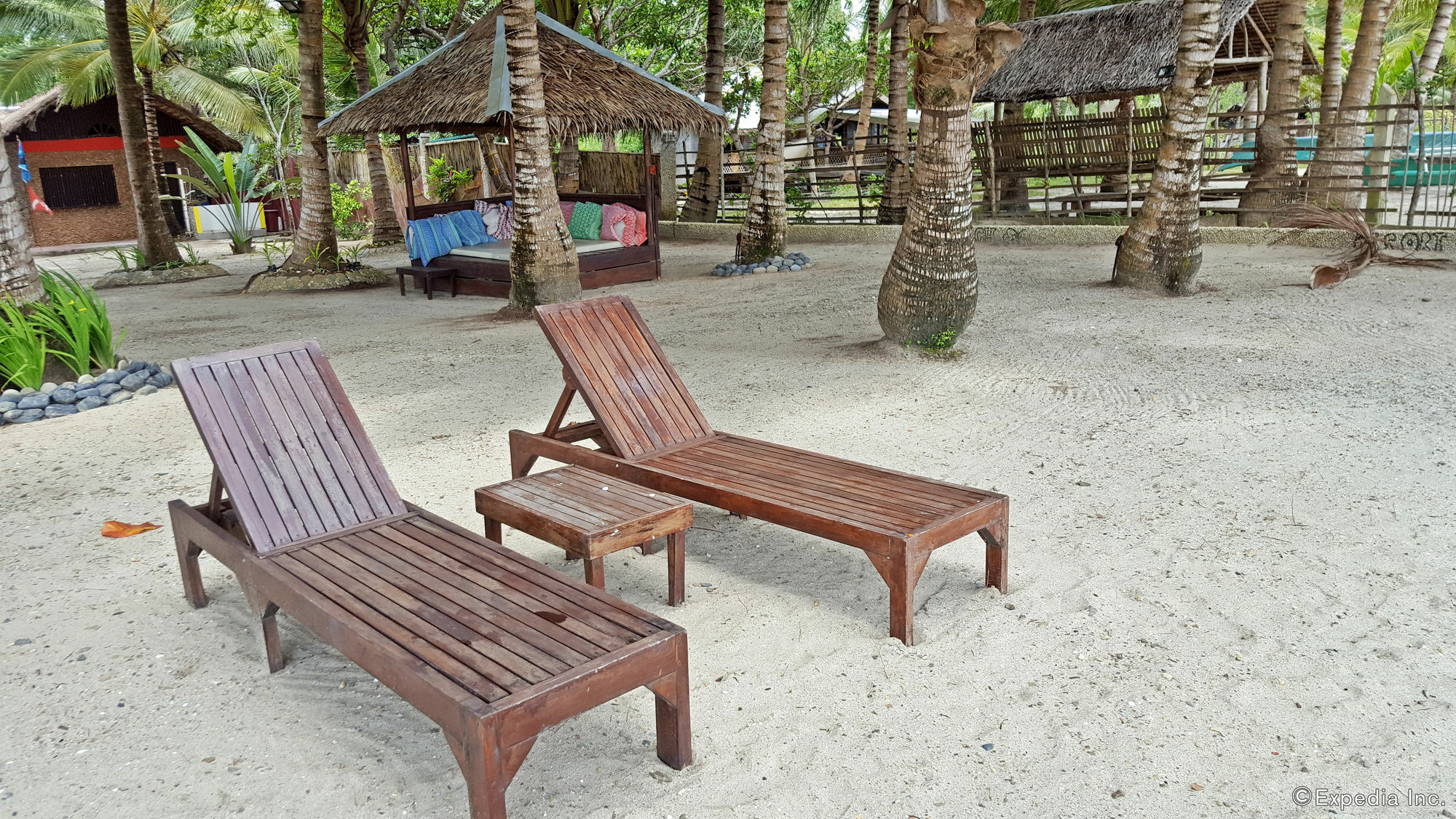 Cooper'S Beach Resort Lucbuan Exteriör bild