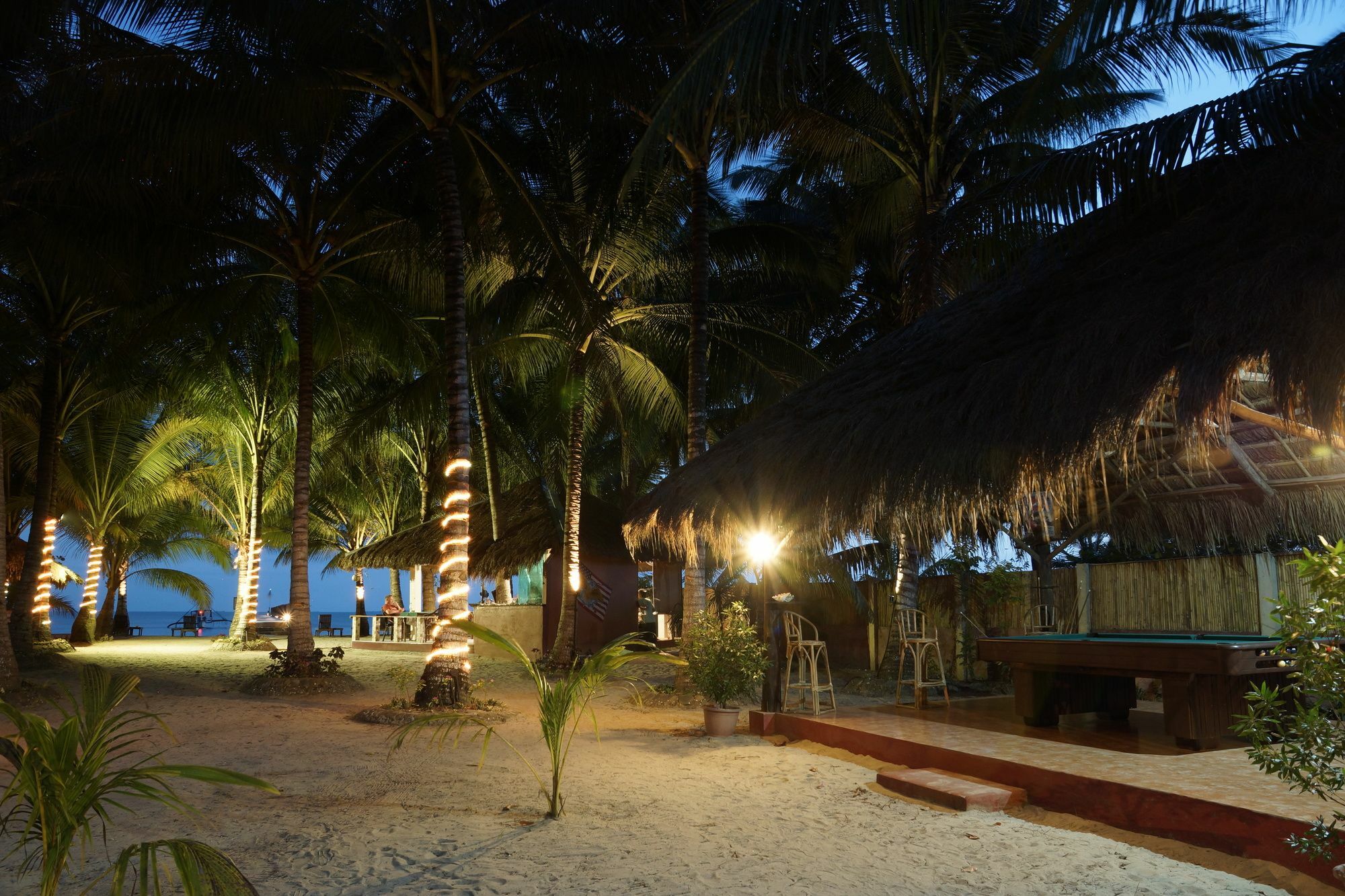 Cooper'S Beach Resort Lucbuan Exteriör bild